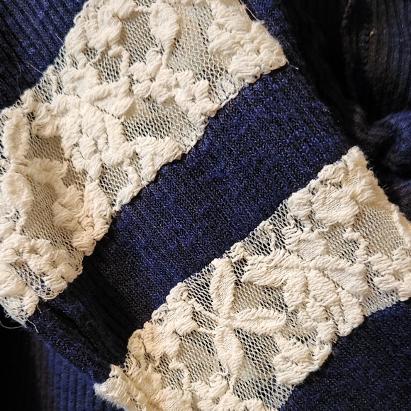 (NWOT) Rewind, Juniors Medium, deep blue varsity stripe knit long sleeve top - Picture 4 of 4